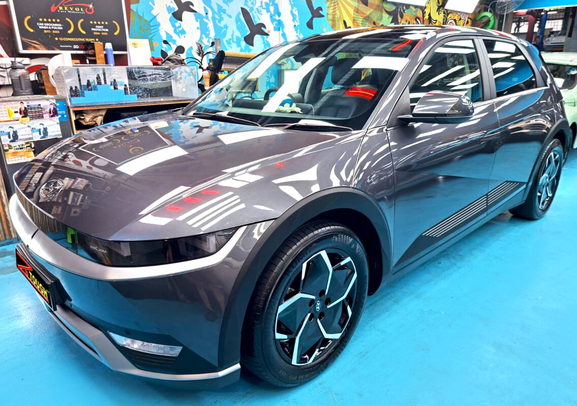 Hyundai Ioniq 5, glossy after its ZeTough Titanium coating.