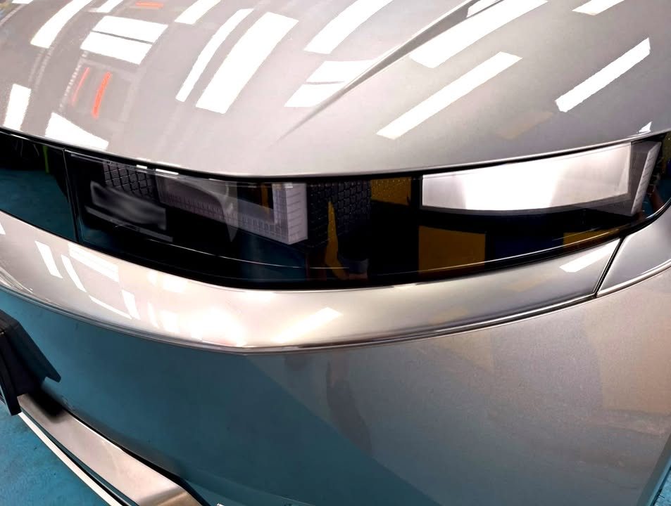 Close-up of the Ioniq 5 front lamp strip and bonnet edge.