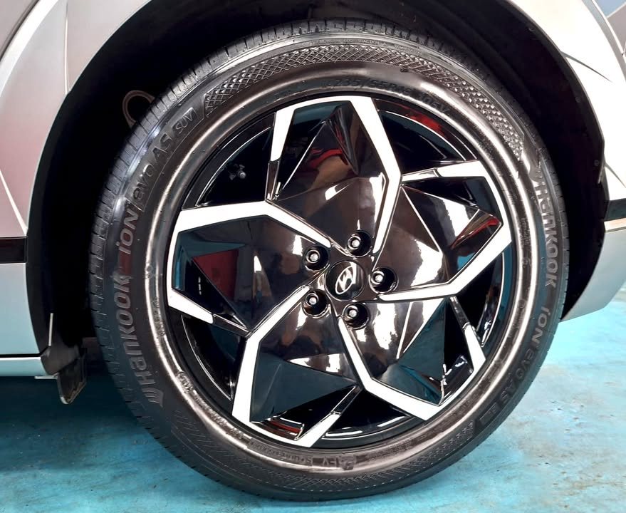 Aero-style alloy wheel on the Ioniq 5.