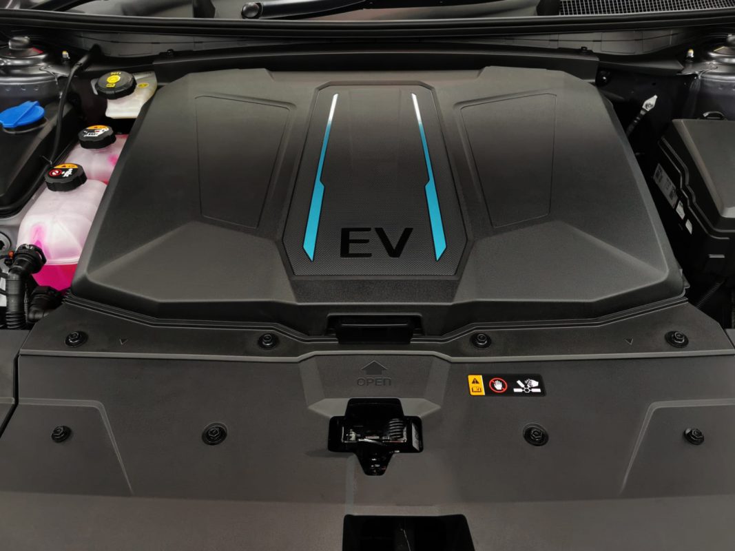 Detail of the Hyundai Ioniq5's bodywork sealed with ZeTough Ceramic.