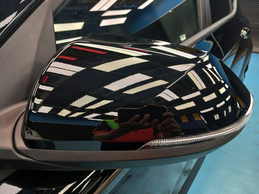 Side panel of the Hyundai Kona with the ceramic finish locked in.