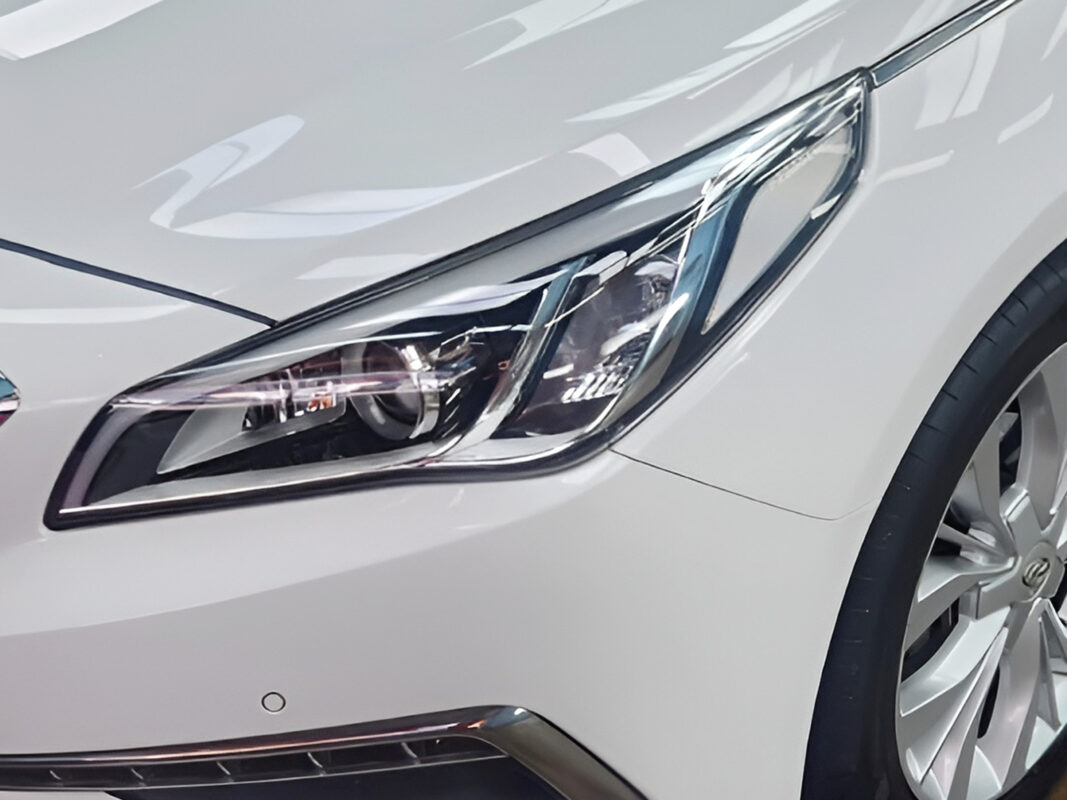 Before: the Hyundai Sonata at the start, paintwork worn and damaged.