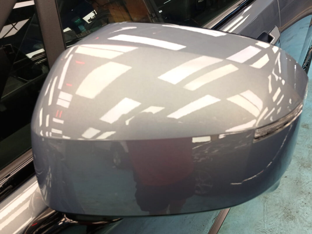 Side panel of the Hyundai Santa Fe with the titanium finish locked in.