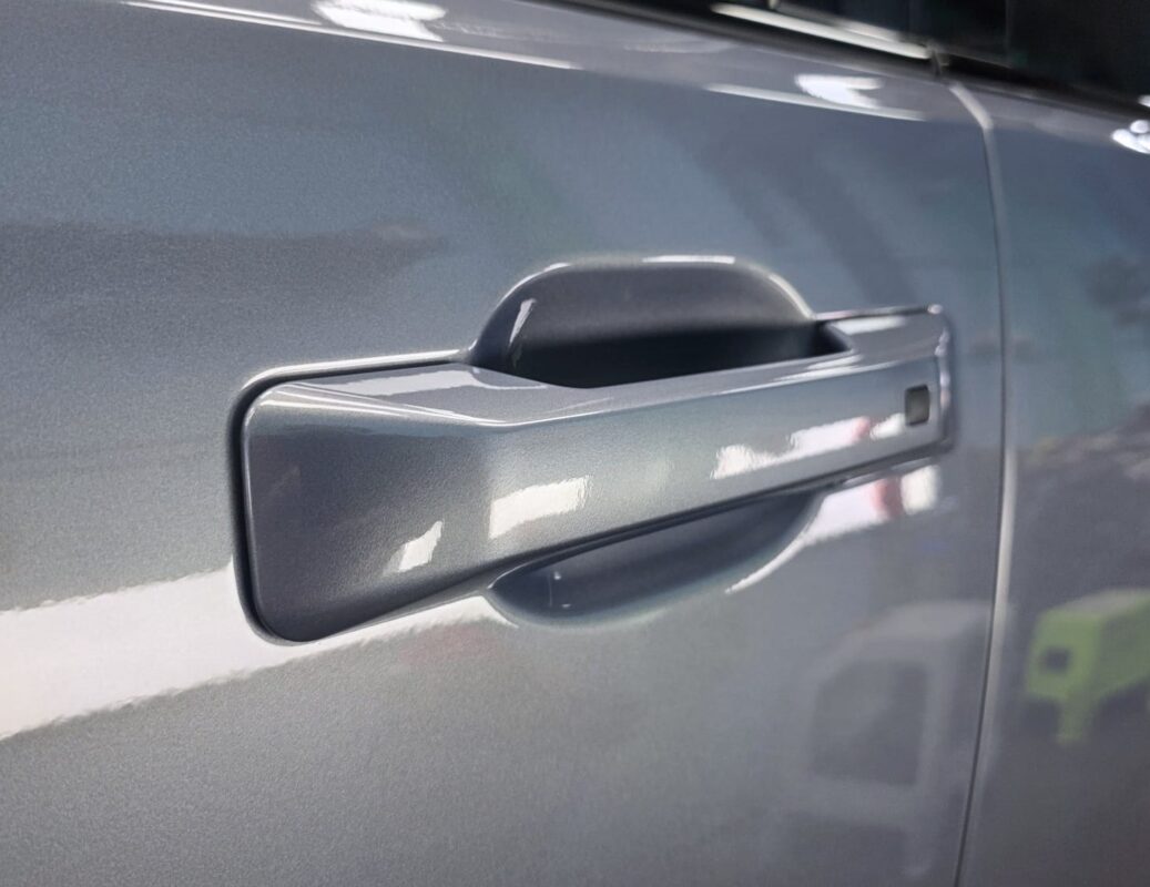 Side panel of the Hyundai MX5 with the ceramic finish locked in.