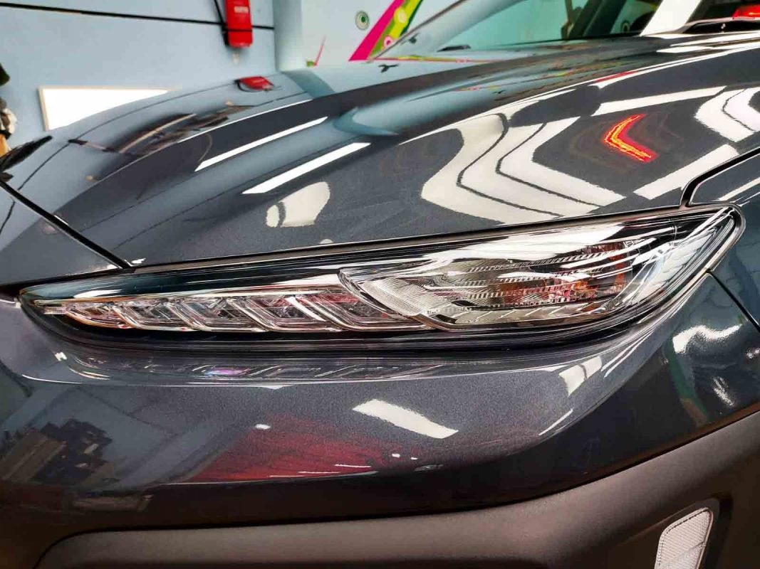 The OS Kona's coated paintwork showing clean reflections.