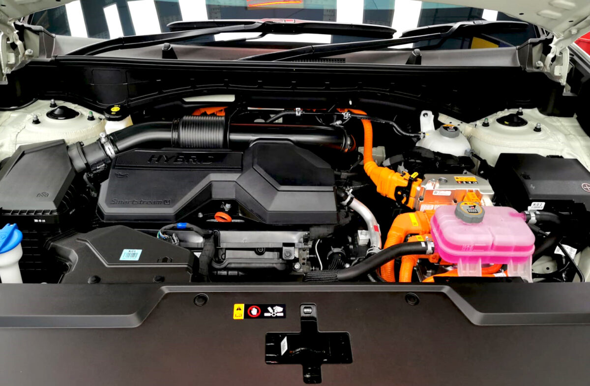 Detail of the Hyundai Santa Fe's bodywork sealed with ZeTough Ceramic.