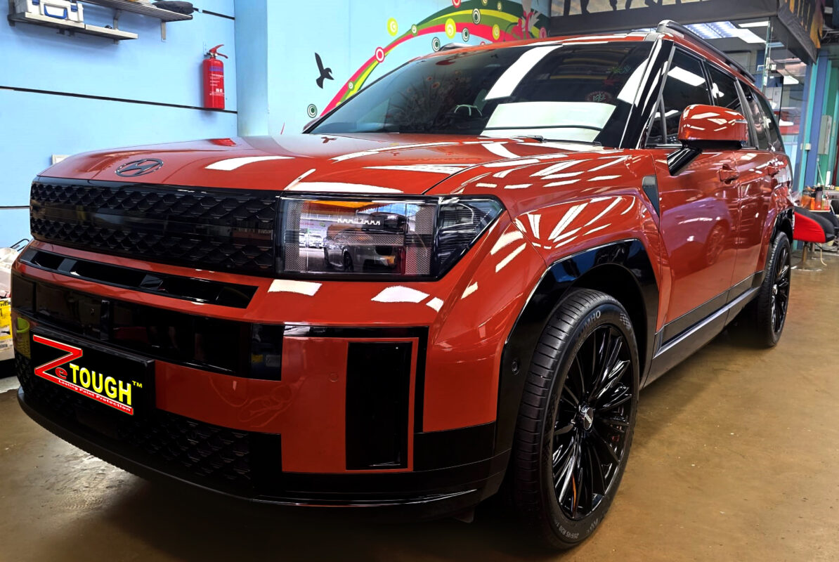 Hyundai Santa Fe, glossy after its ZeTough Titanium coating.
