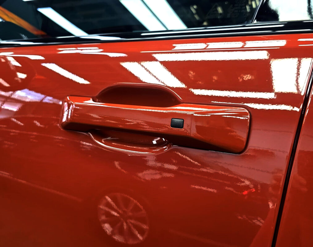 The coated paintwork of the Hyundai Santa Fe, clean and sharp.