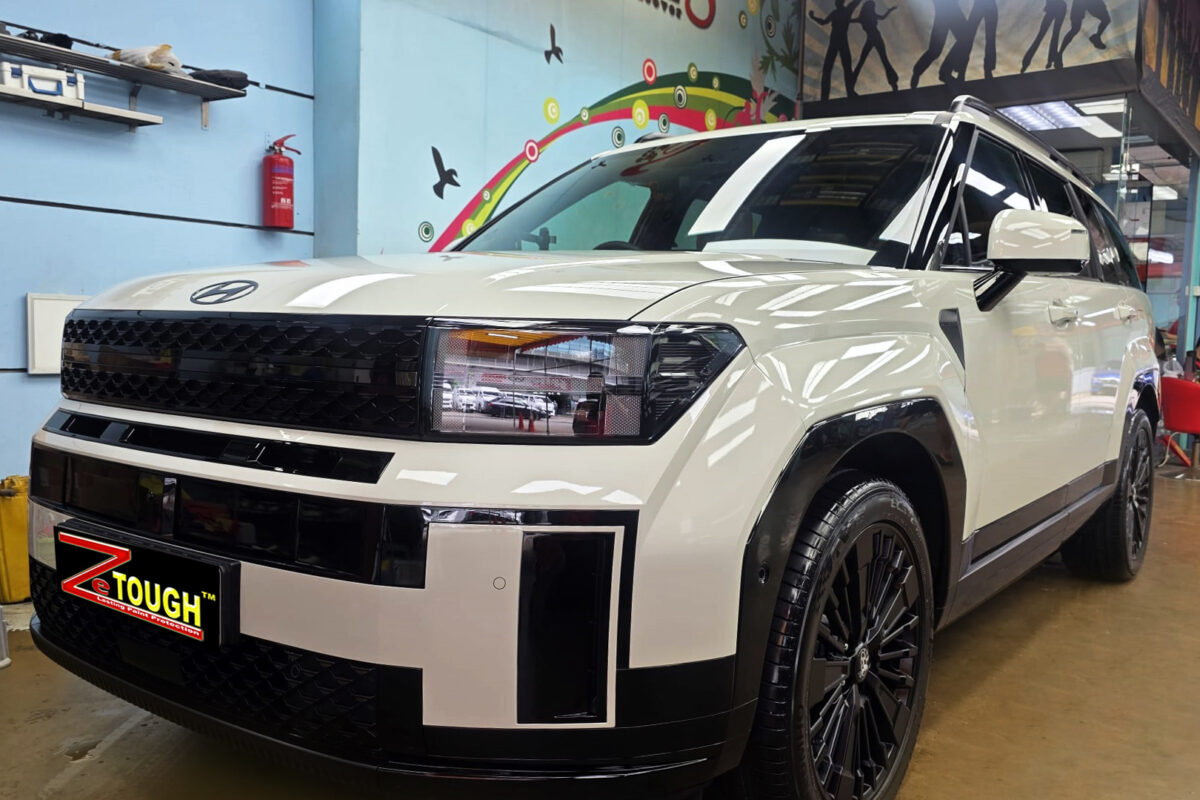 Hyundai Santa Fe, glossy after its ZeTough Titanium coating.