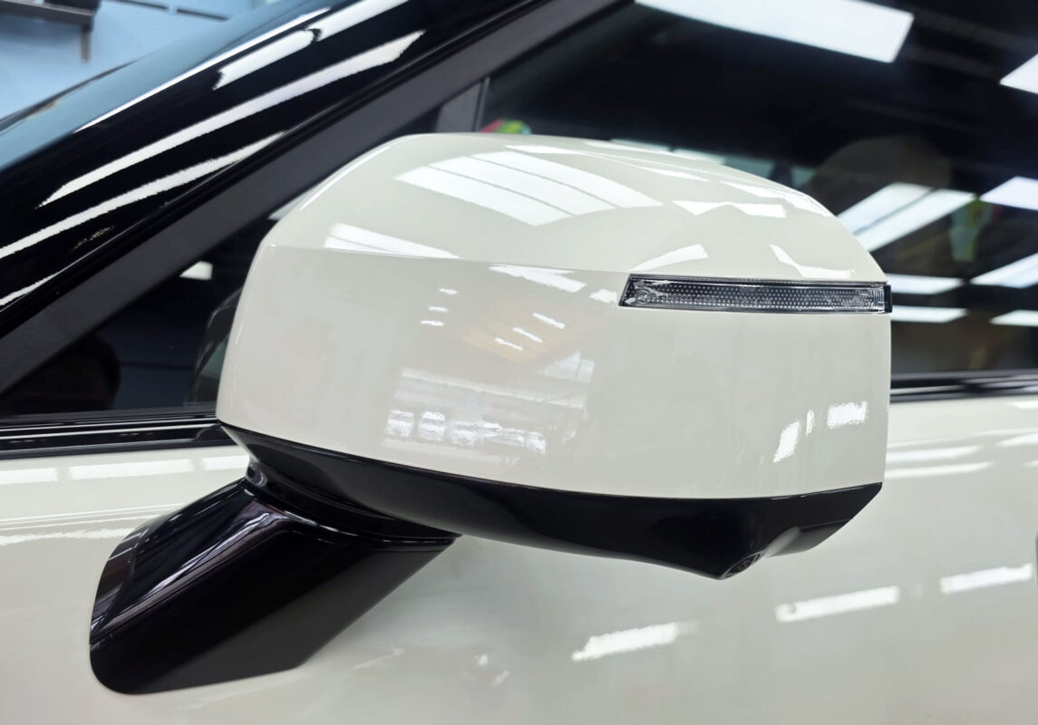 Detailed exterior of the Hyundai Santa Fe.