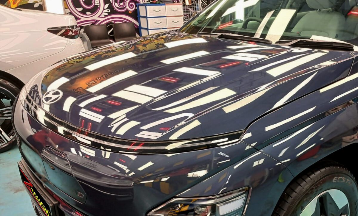 The Hyundai SX2 Kona from a side angle after the ceramic coating.