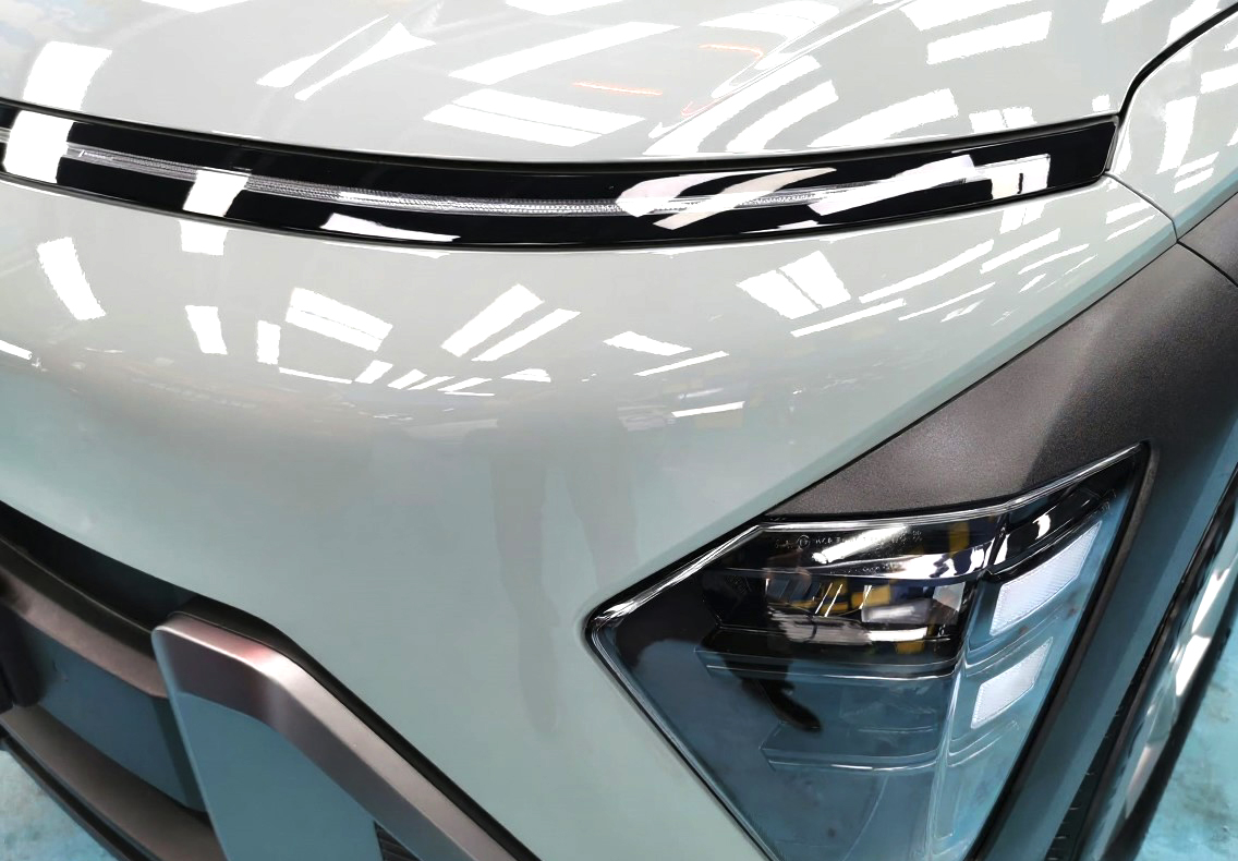 The SX2 Kona's coated paintwork showing clean reflections.
