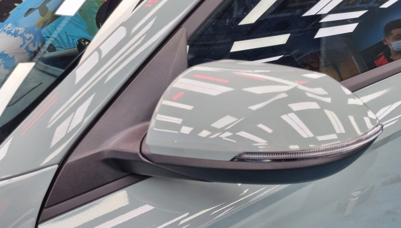 Side panel of the Hyundai SX2 with the ceramic finish locked in.
