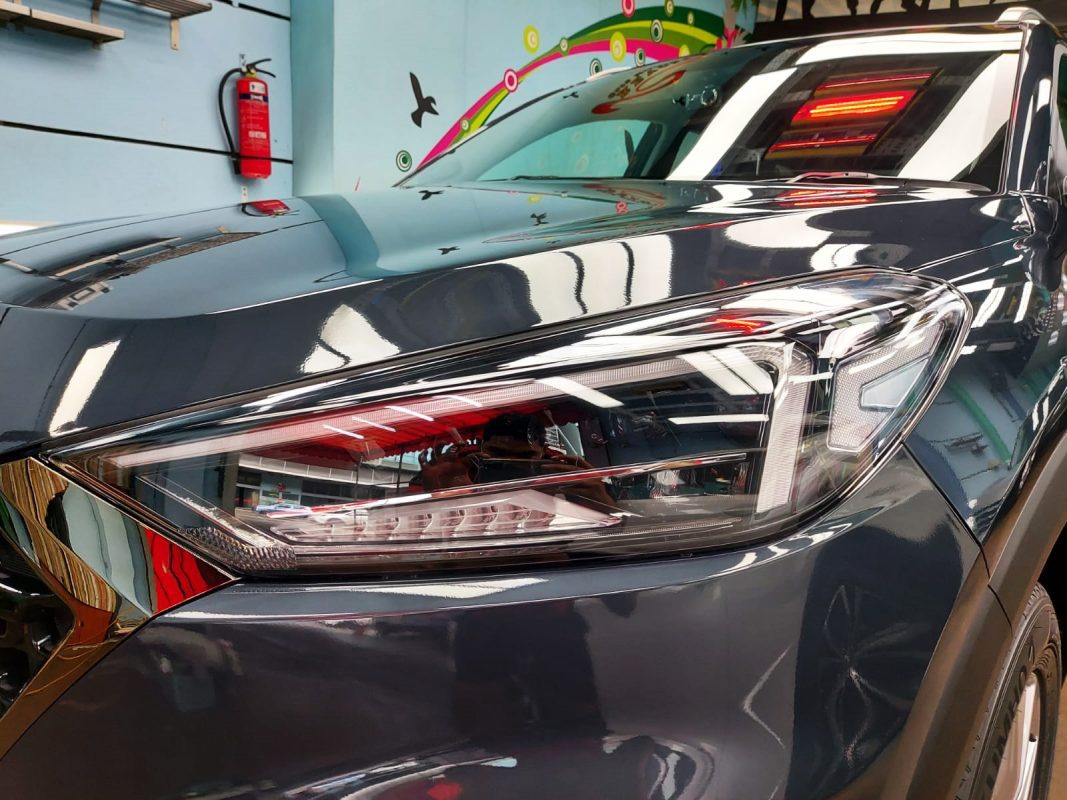 The Tucson's coated paintwork showing clean reflections.