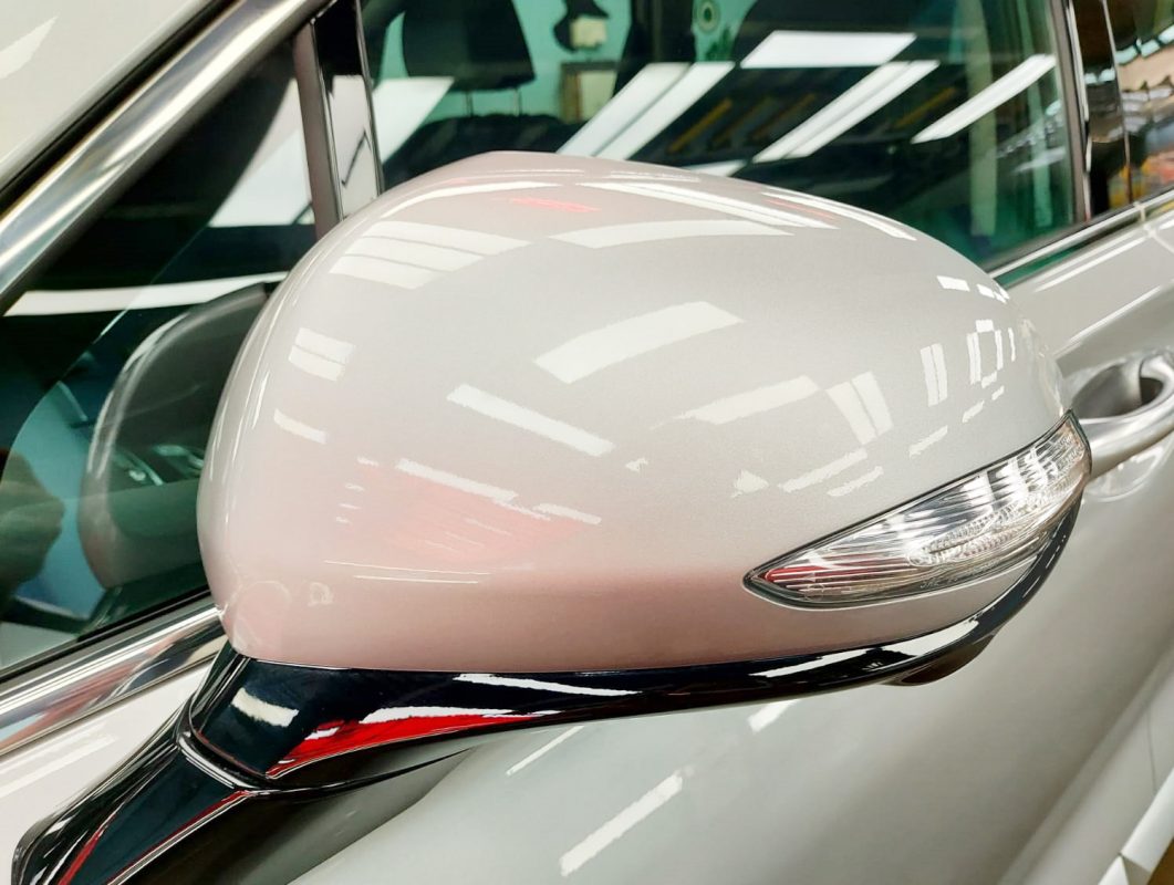 Side panel of the Hyundai TM Santa Fe with the titanium finish locked in.