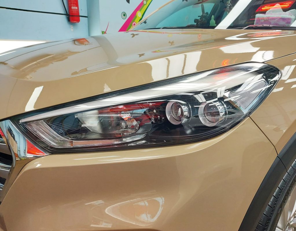 The Tucson's coated paintwork showing clean reflections.