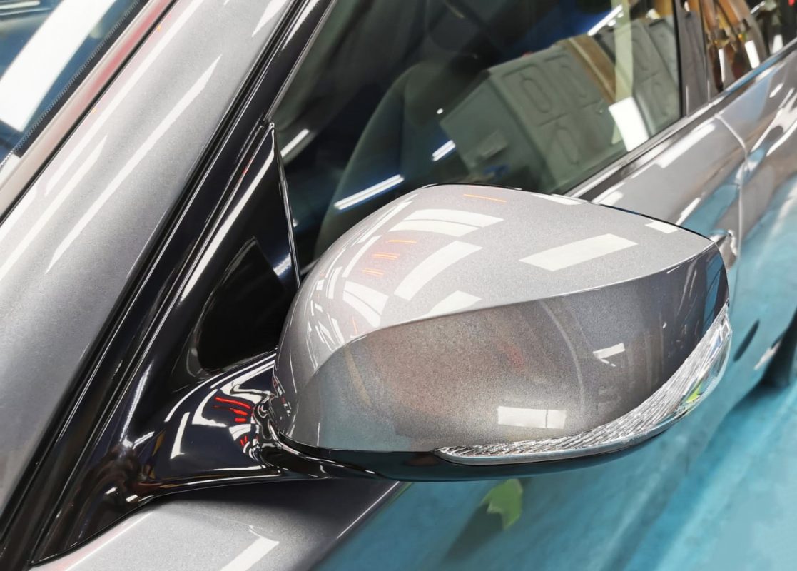 Side panel of the Infiniti Q50 with the ceramic finish locked in.