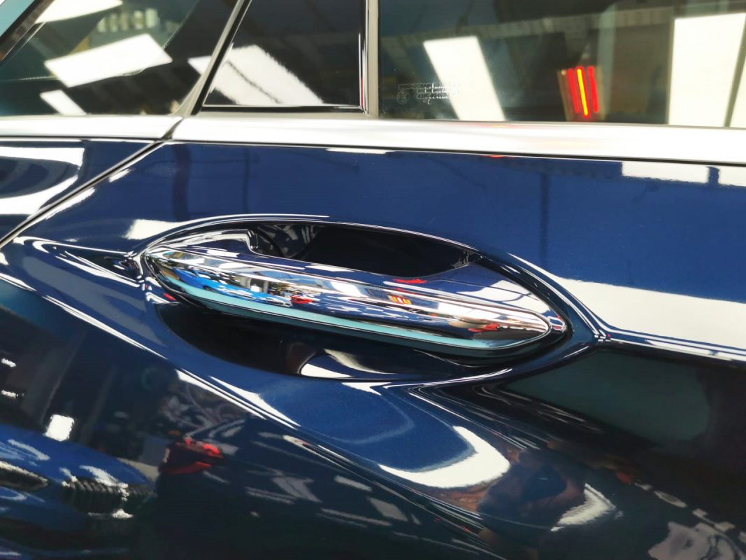 Side panel of the Infiniti QX50 with the ceramic finish locked in.