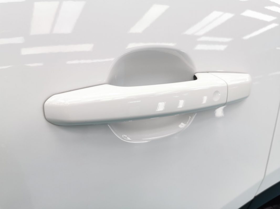 Side panel of the Jaguar E-Pace with the ceramic finish locked in.