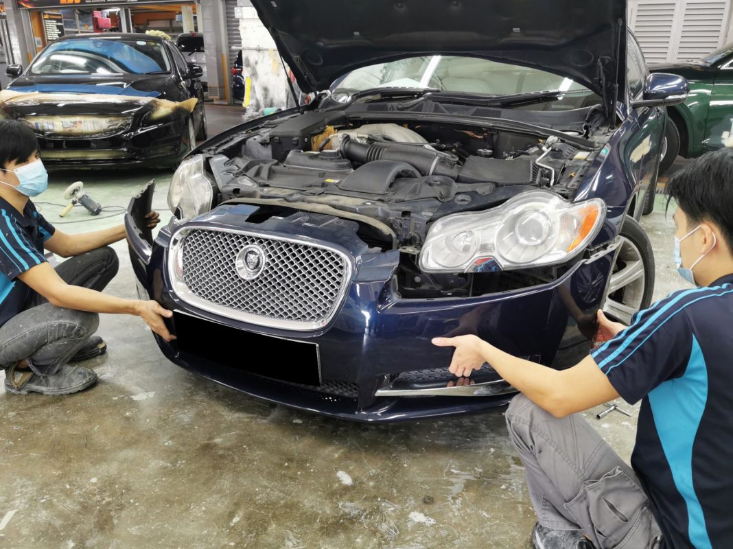 Necessary parts being dismantled from the XF before spraying.