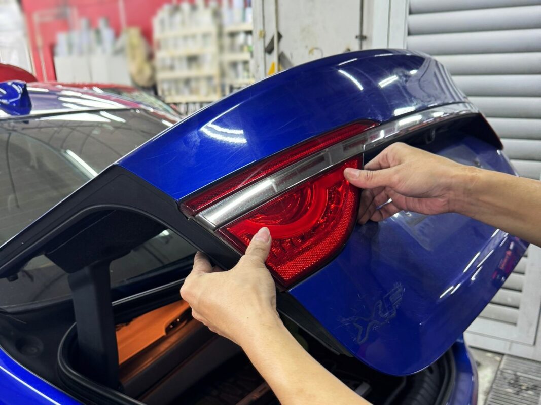 Trim and components removed from the Jaguar XF during strip-down.