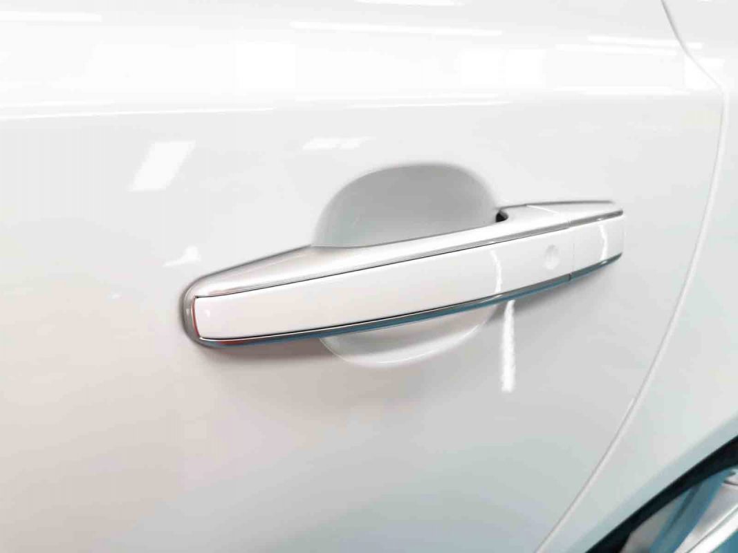 Side panel of the Jaguar XF with the titanium finish locked in.