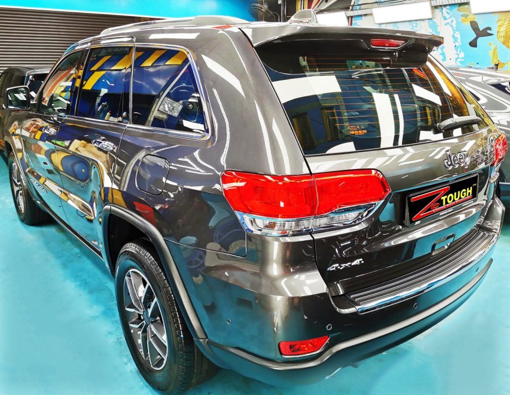 Close detail of the coated paintwork on the Jeep Grande Cherokee.