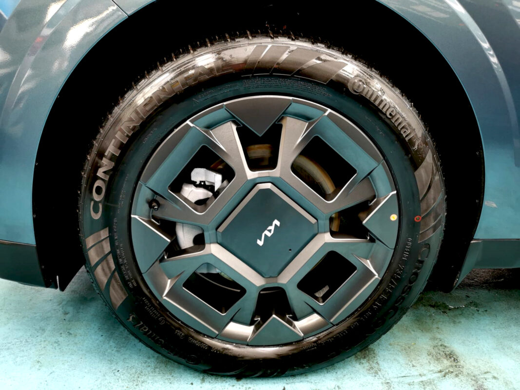 Wheel and panel edge detail on the coated Kia Carnival.