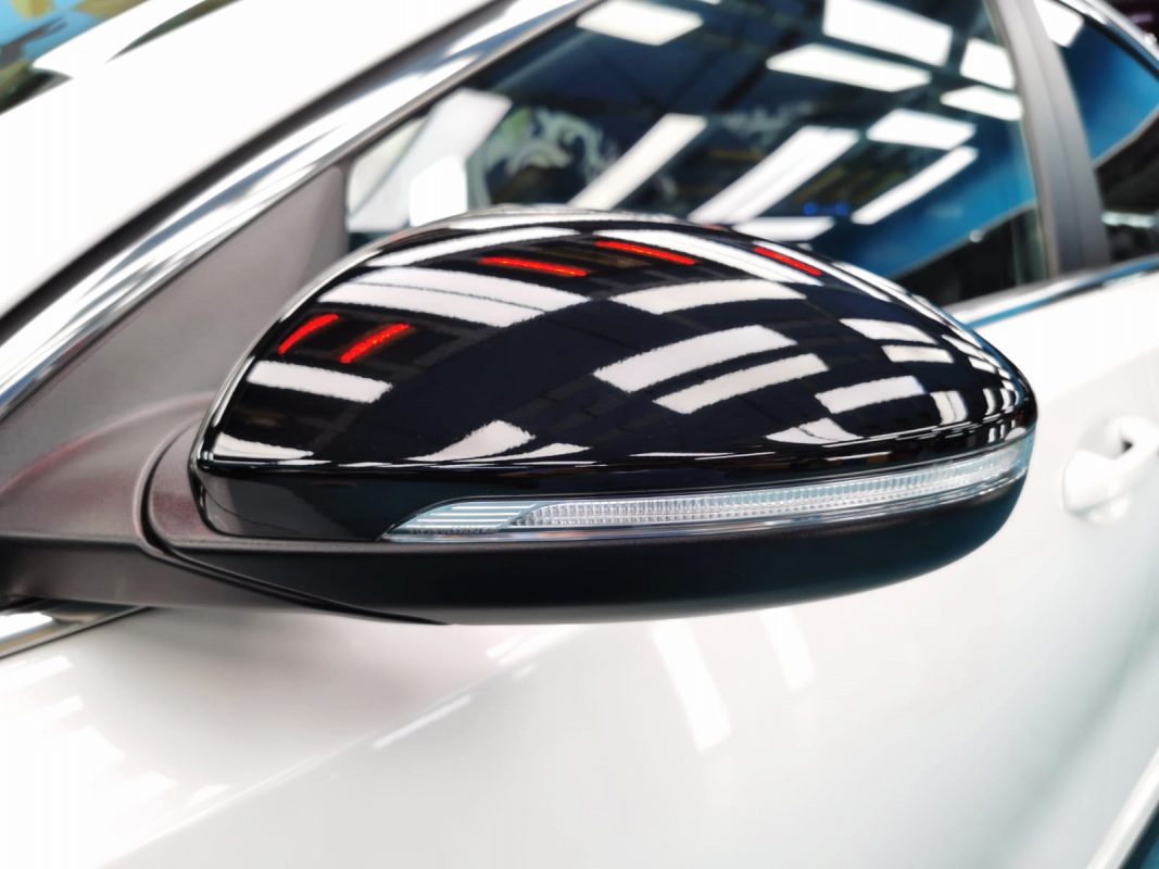 Side panel of the Kia Cerato with the titanium finish locked in.