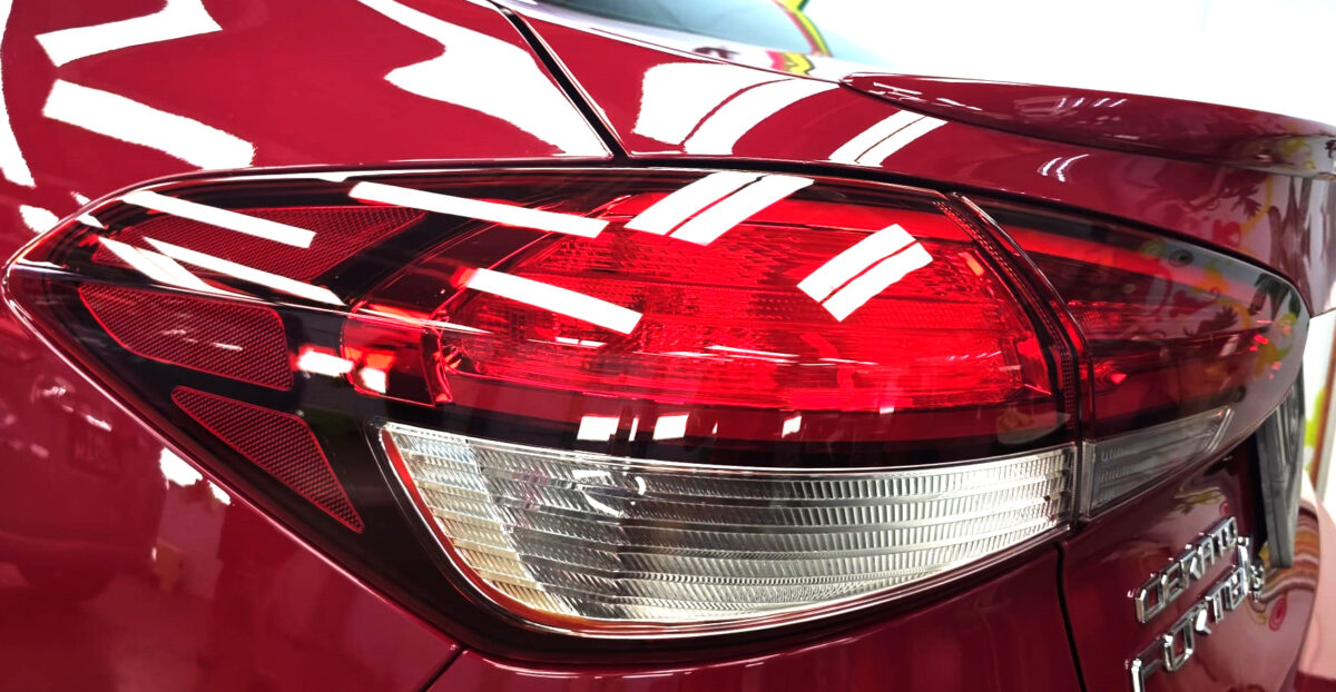 Coated bonnet of the Forte K3 under workshop lighting.