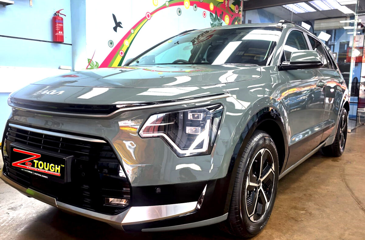 Kia Niro, glossy after its ZeTough Ceramic coating.