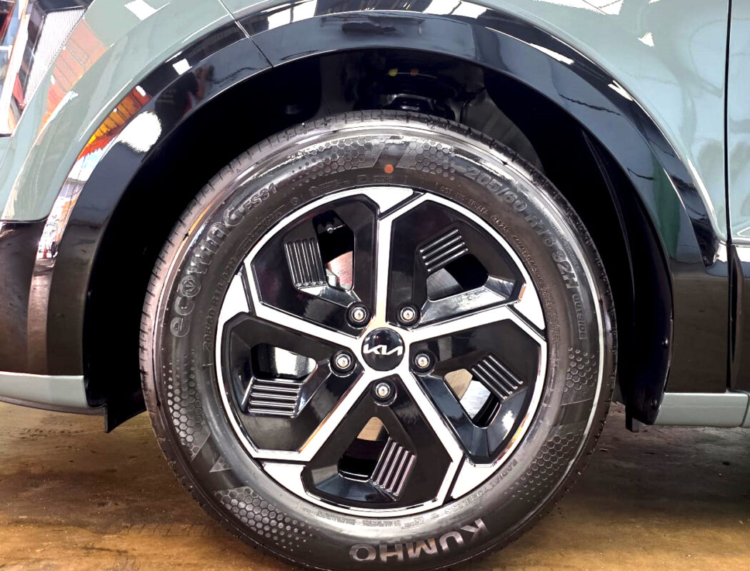 The finished Kia Niro, glossy and protected.