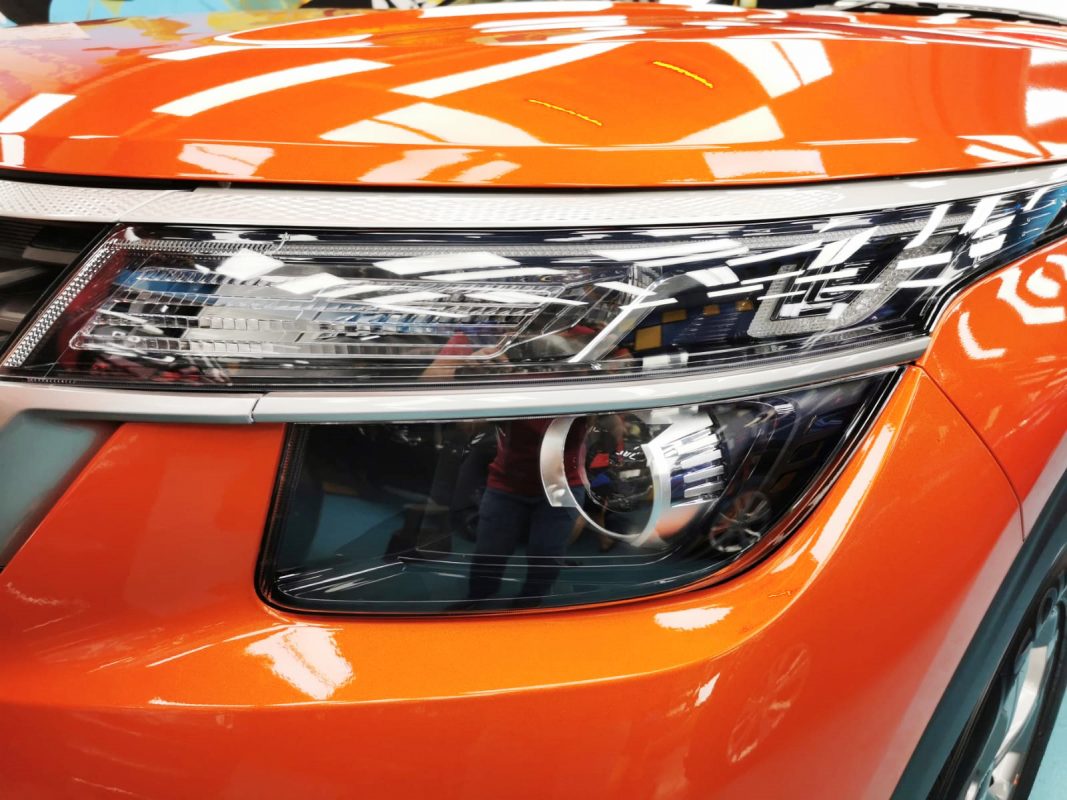 The Seltos's coated paintwork showing clean reflections.