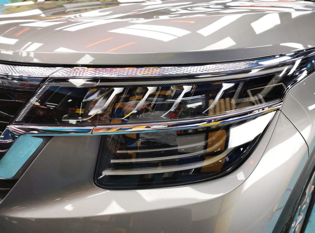The Seltos's coated paintwork showing clean reflections.