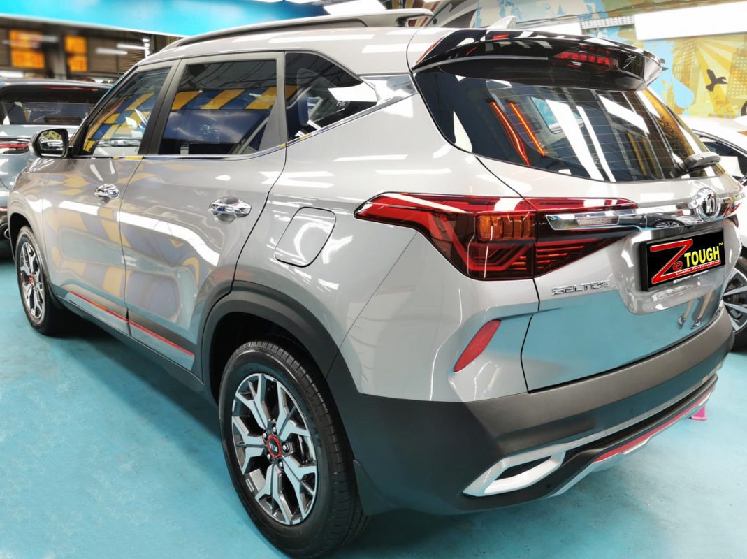 Close detail of the coated paintwork on the Kia Seltos.