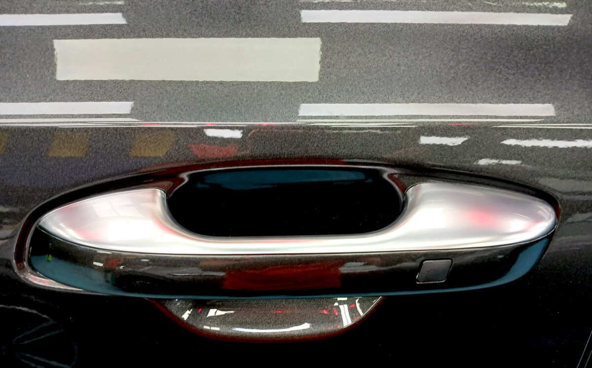 Side panel of the Sorento with the titanium finish locked in.