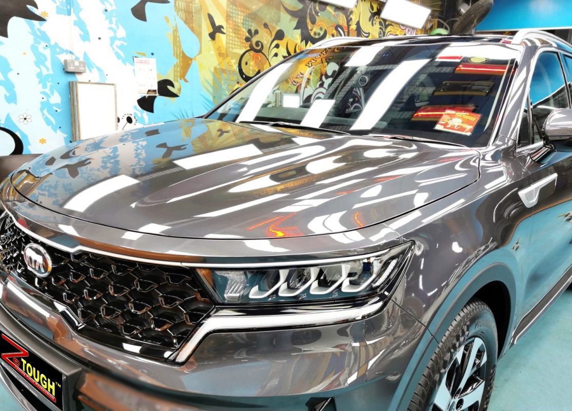 The Kia Sorento from a side angle after the ceramic coating.