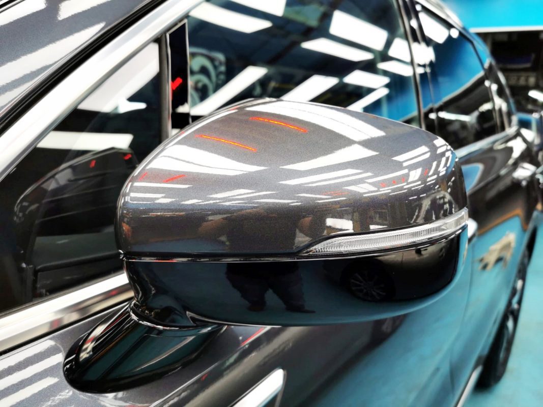 Side panel of the Kia Sorento with the ceramic finish locked in.