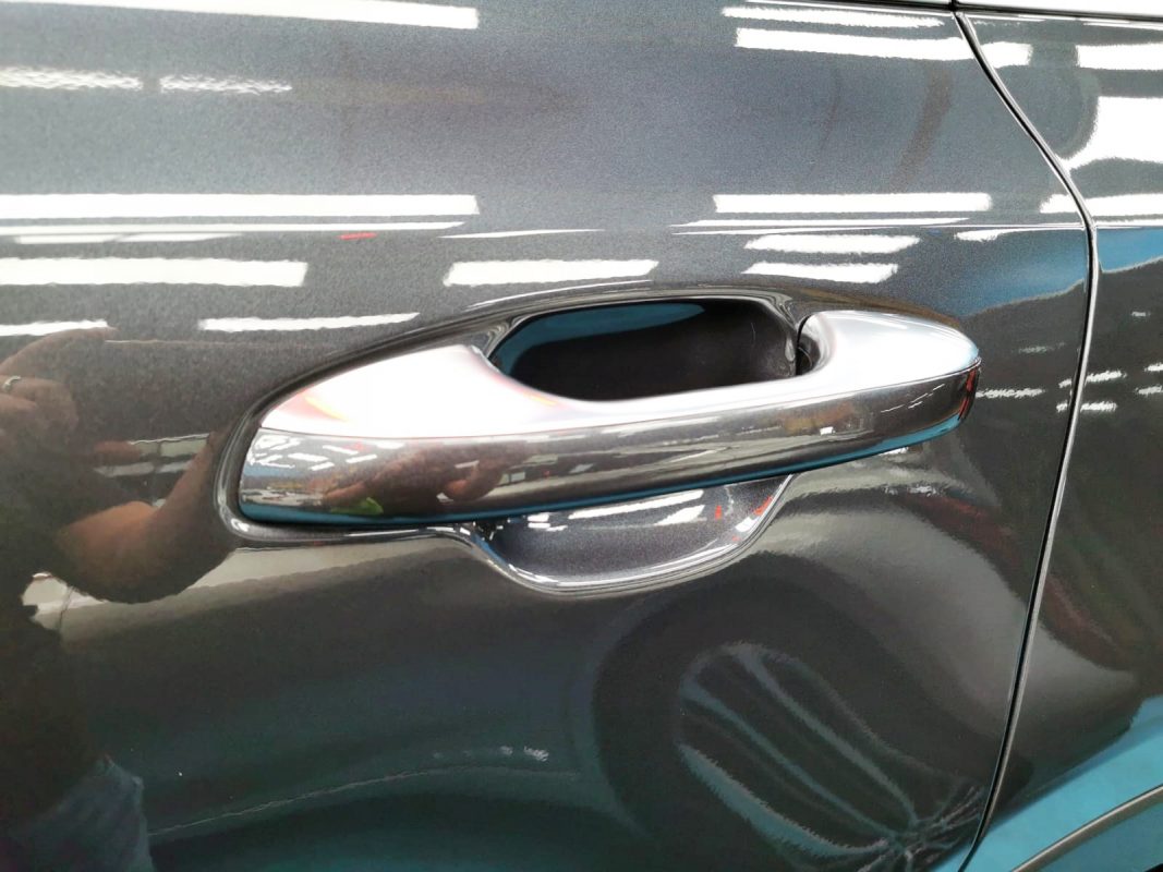 Front three-quarter view of the Kia Sorento after coating.