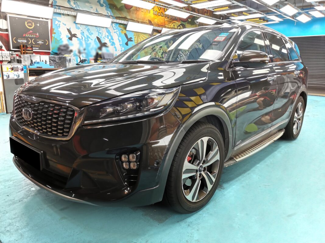 The Kia Sorento as it arrived at Revol Carz, before the respray.