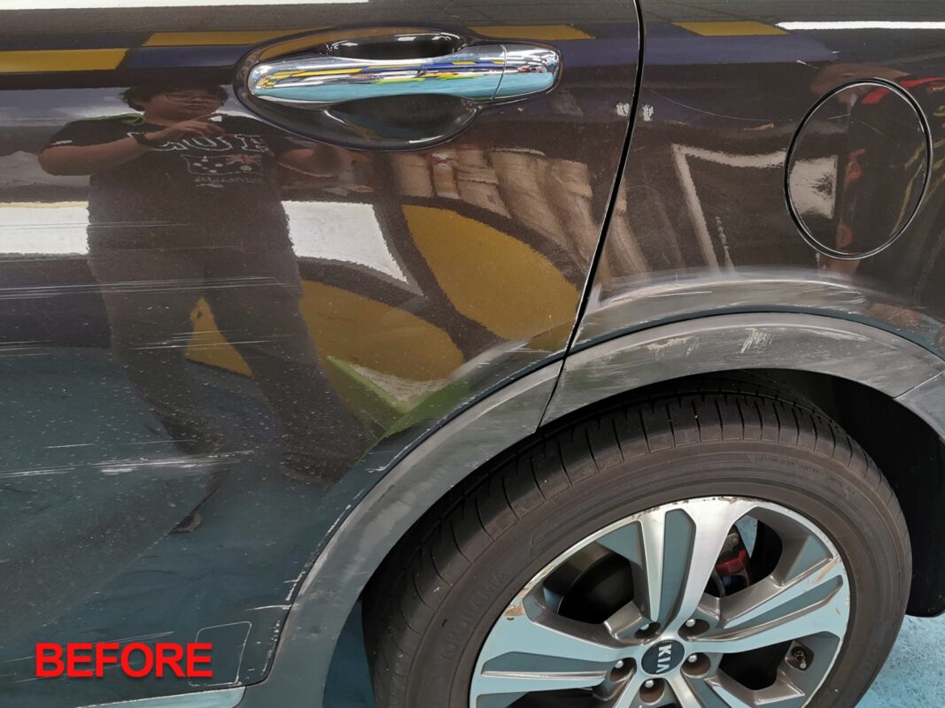 Before: the Kia Sorento's rear side panel at the start.