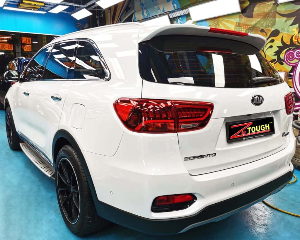 Side panel of the Kia Sorento with the ceramic finish locked in.