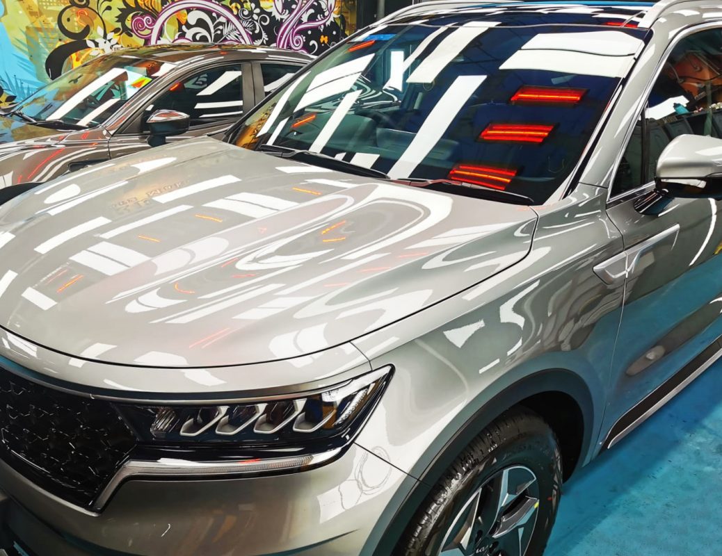 The Kia Sorento from a side angle after the ceramic coating.