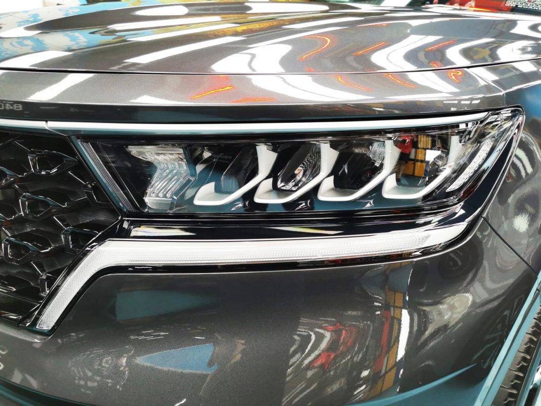 The Sorento's coated paintwork showing clean reflections.