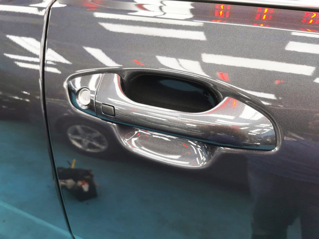 The Kia Stonic from a side angle after the ceramic coating.