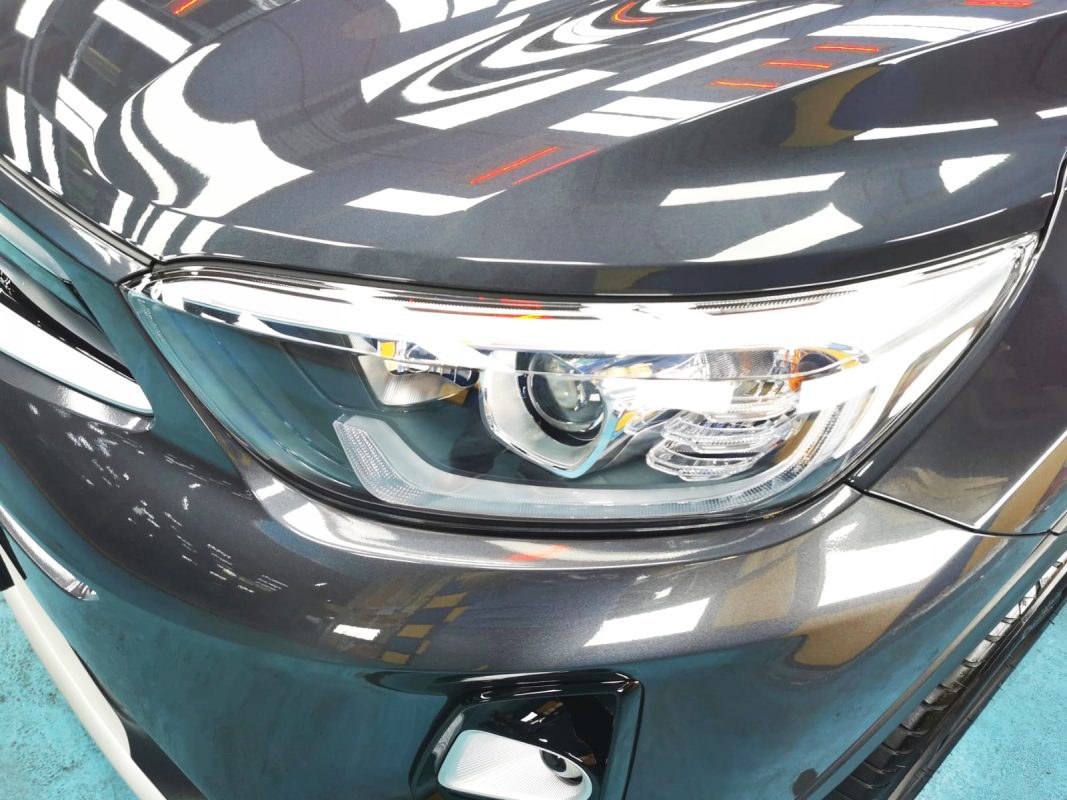 Rear quarter of the Kia Stonic, glossy and protected.