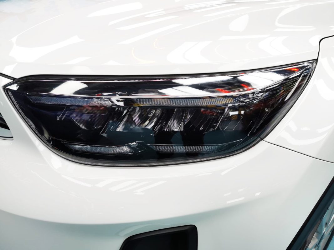 The Stonic's coated paintwork showing clean reflections.