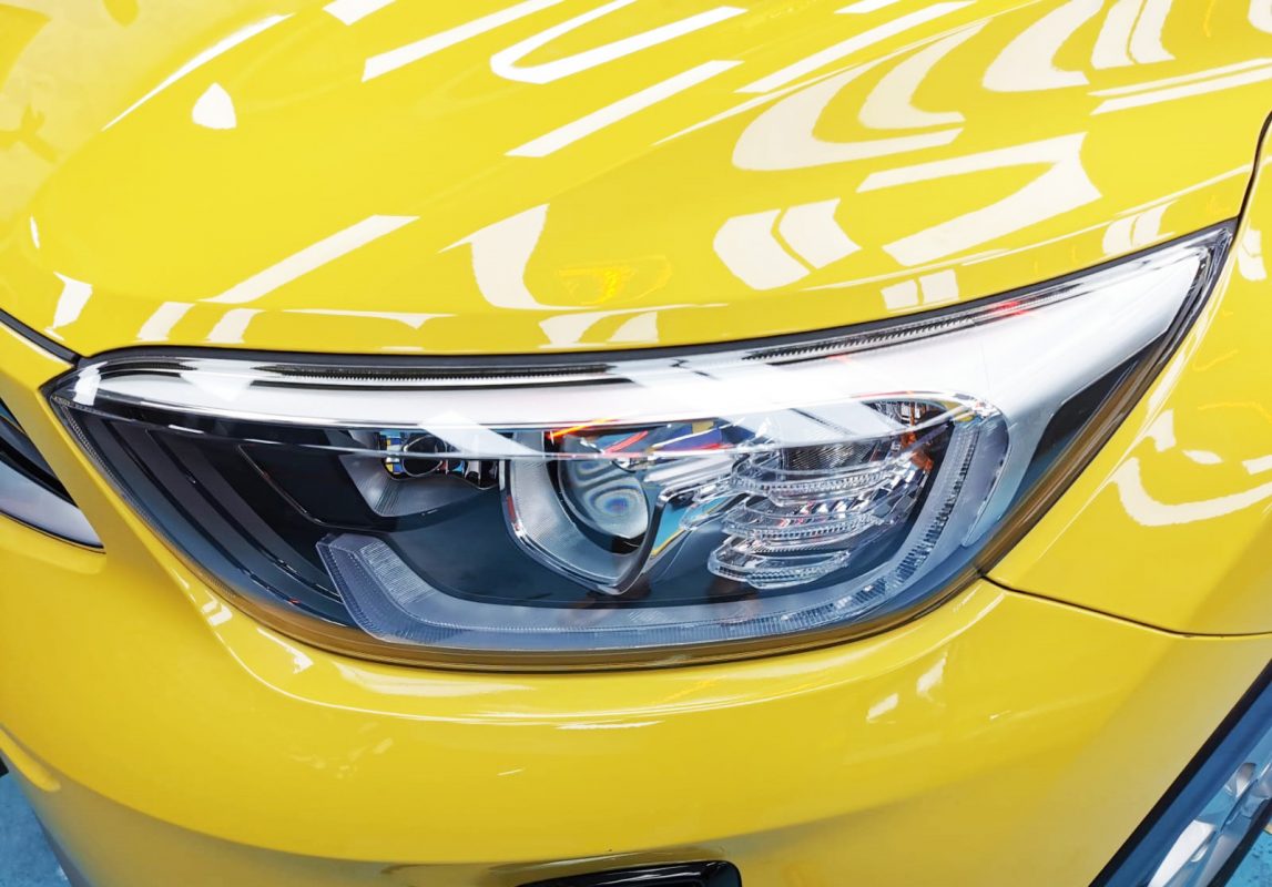 The Stonic's coated paintwork showing clean reflections.