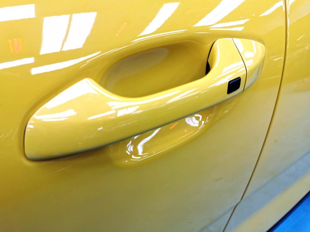 Front three-quarter view of the Kia Stonic after coating.