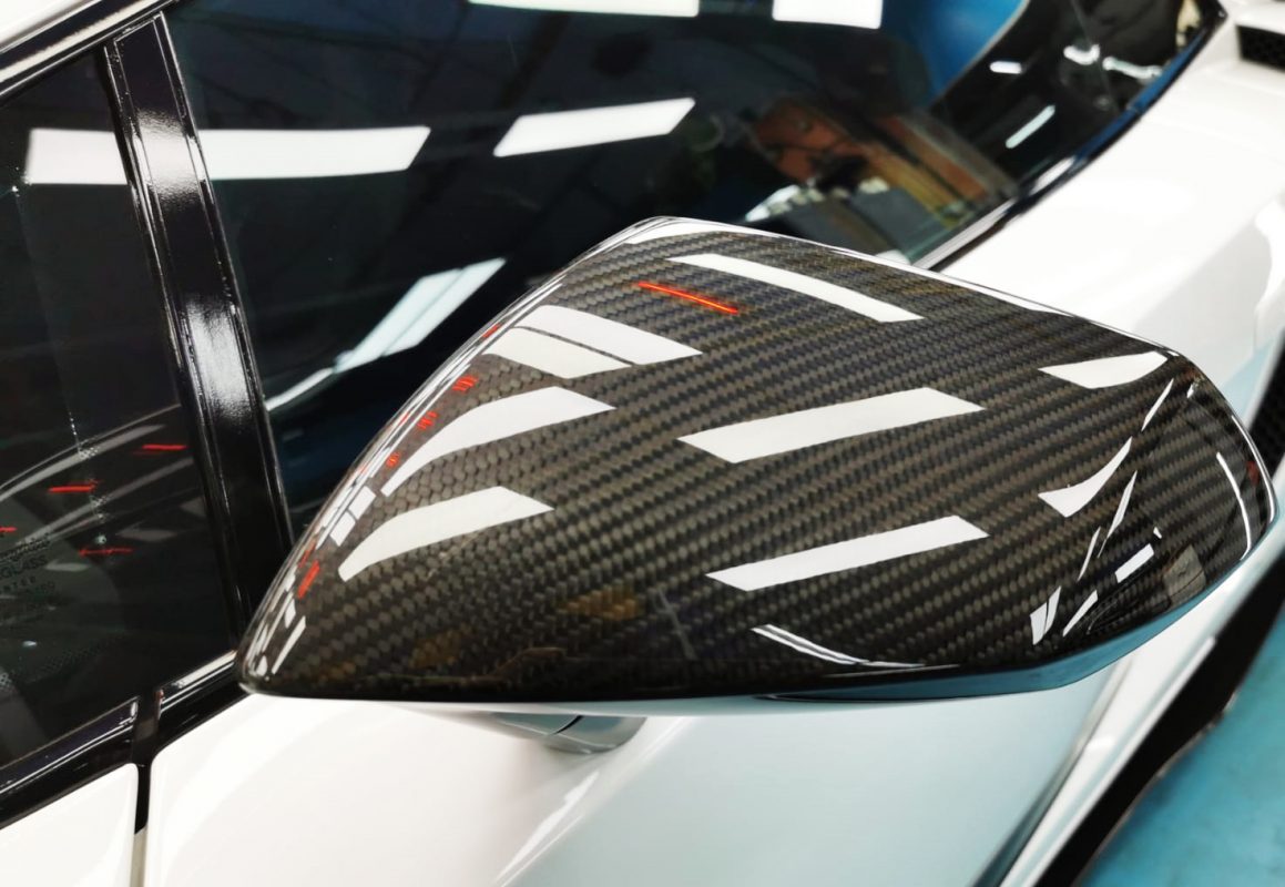 Side panel of the Lamborghini Gallardo with the ceramic finish locked in.